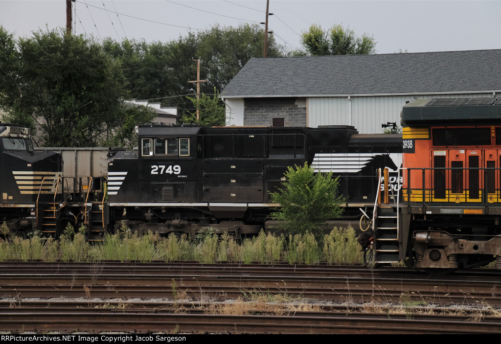 NS2749